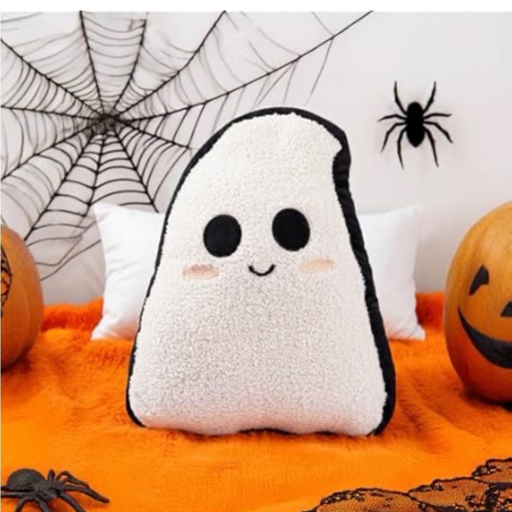 NIB Ultra-Soft Sherpa Ghost Throw Pillow